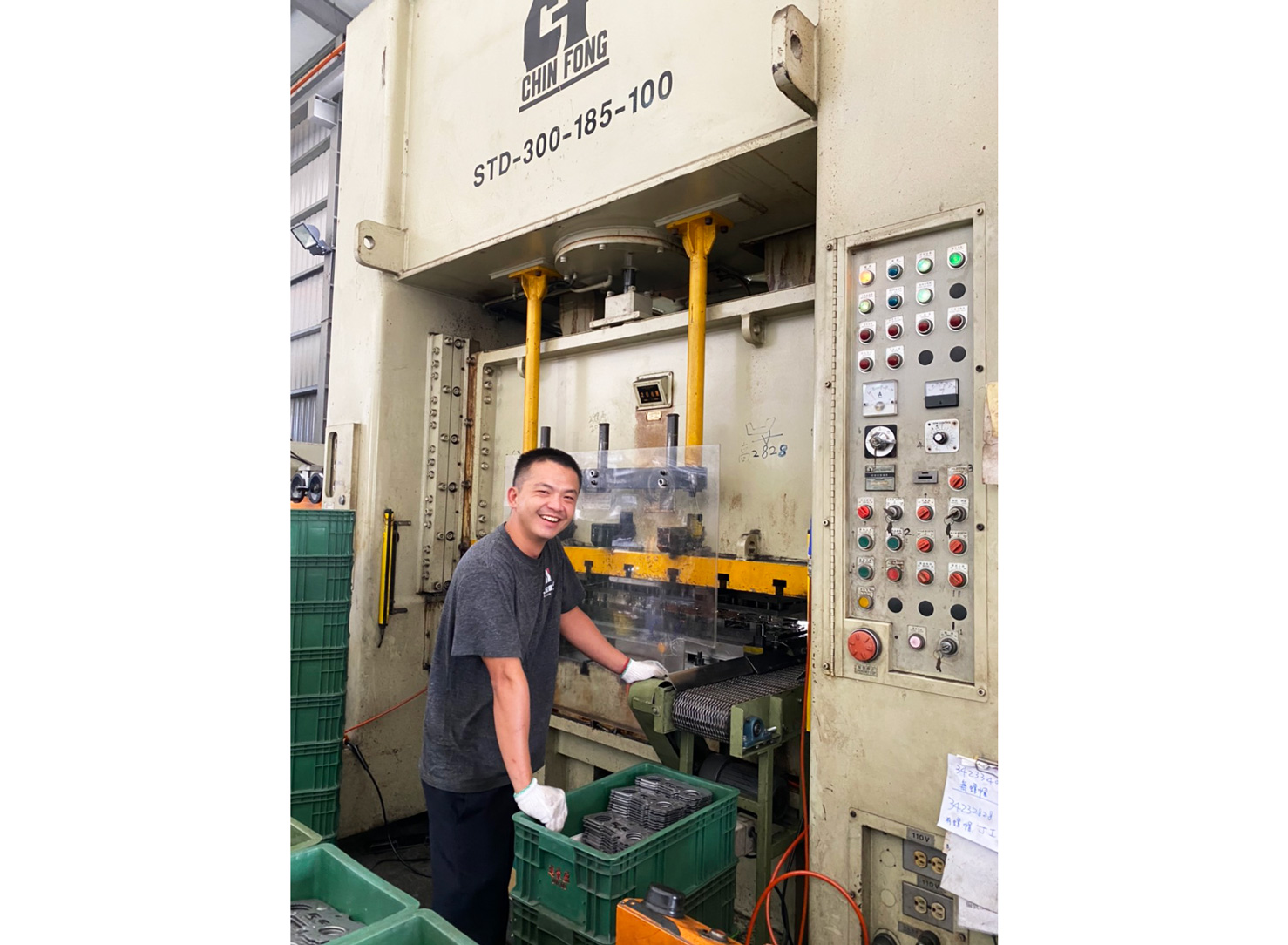 量產設備 - 金屬沖壓設備 沖床加工廠 - 300 ton 機台
