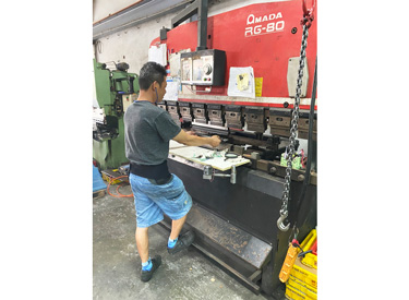 量產設備 - 客製化沖床 - 折床機台