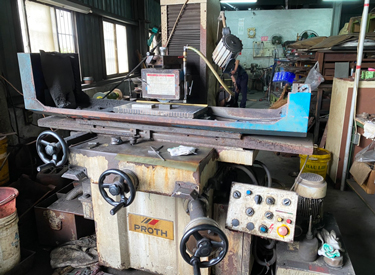 模具設備 - 沖壓零件製造商 - 高速車床