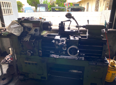 模具設備 - 沖床模具 - 傳統車床