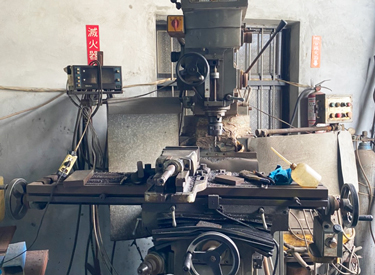 模具設備 - 模具鑽孔加工 - 鑽床