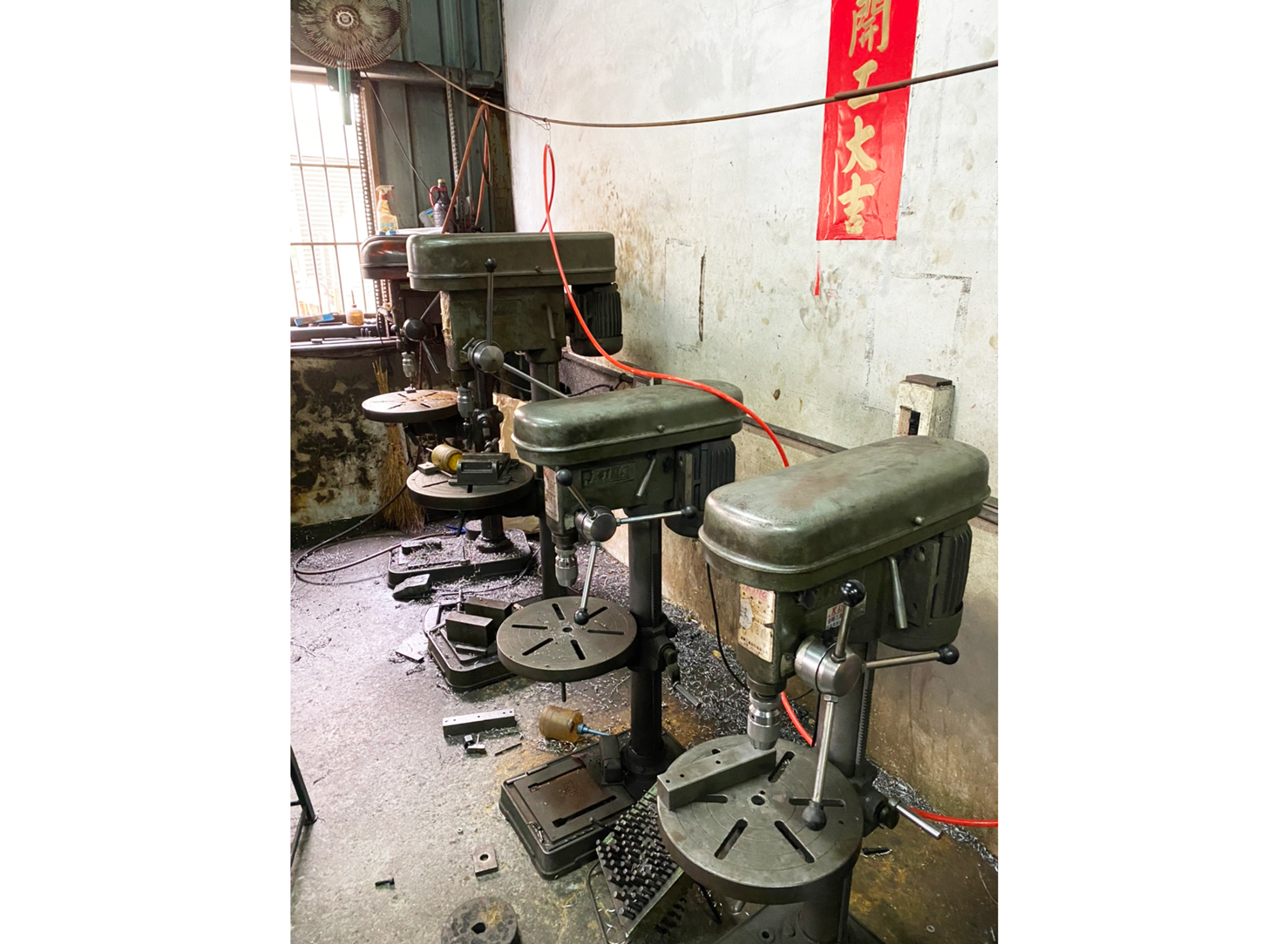 模具設備 - 客製化沖壓沖床零件 