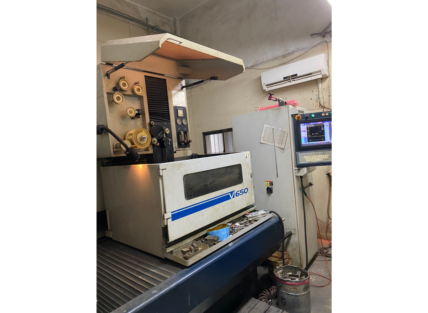 模具設備 - 彰化精密沖床加工廠五金沖壓 - 線切割機