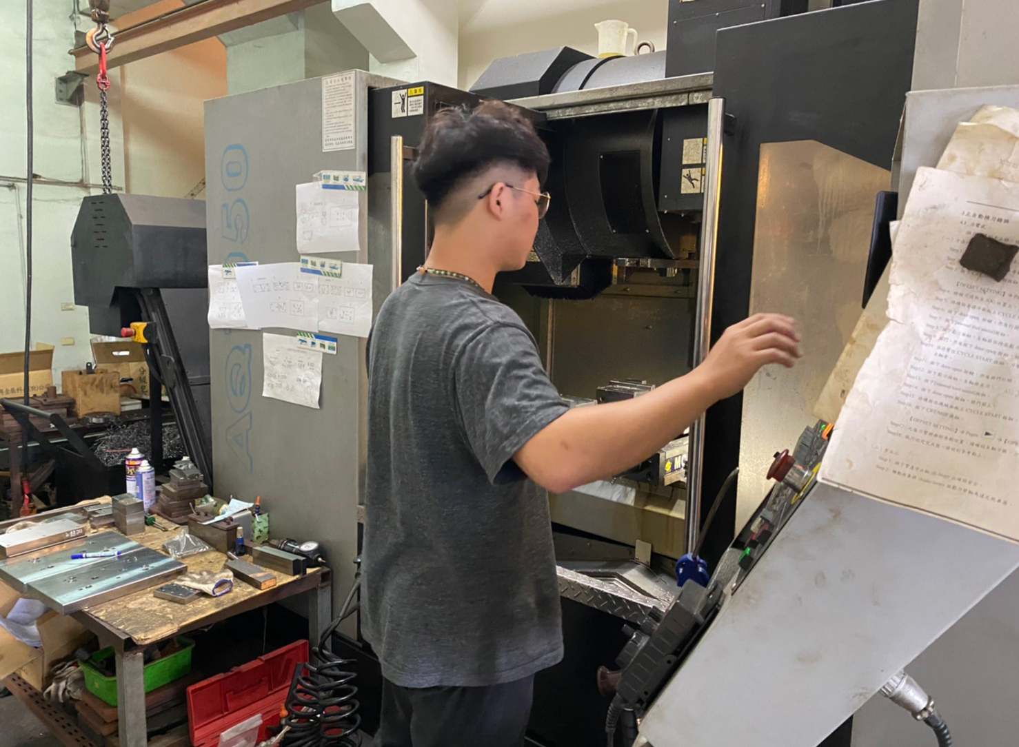 模具設備 - 沖床零件金屬沖床廠 - 銑床加工機