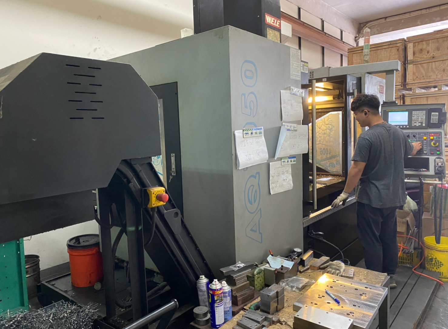模具設備 - 專業沖壓技術 - 銑床加工機